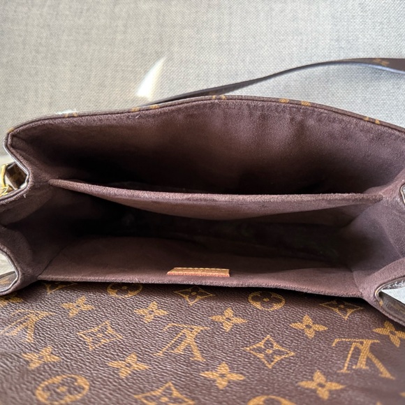 Louis Vuitton Monogram Pochette Metis - Picture 10 of 12